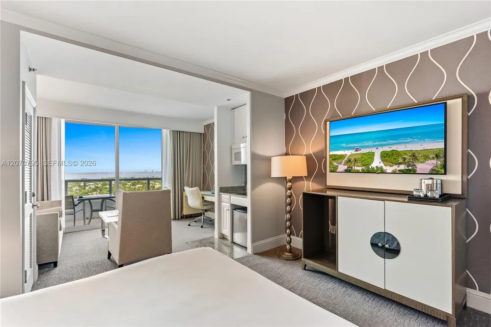 4401 Collins Ave, Miami Beach, FL 33140