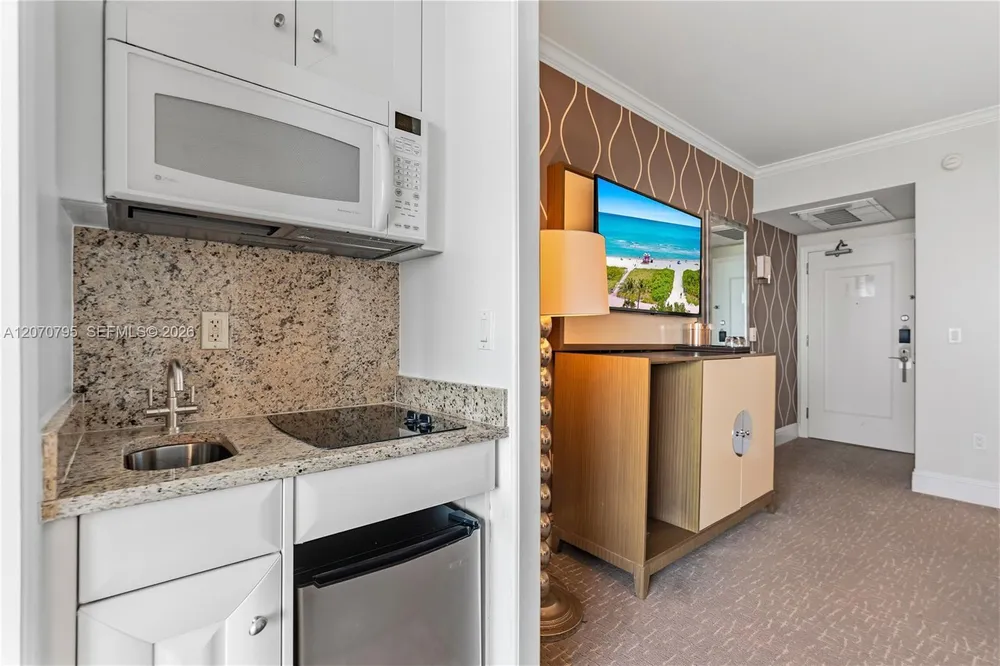 4401 Collins Ave, Miami Beach, FL 33140