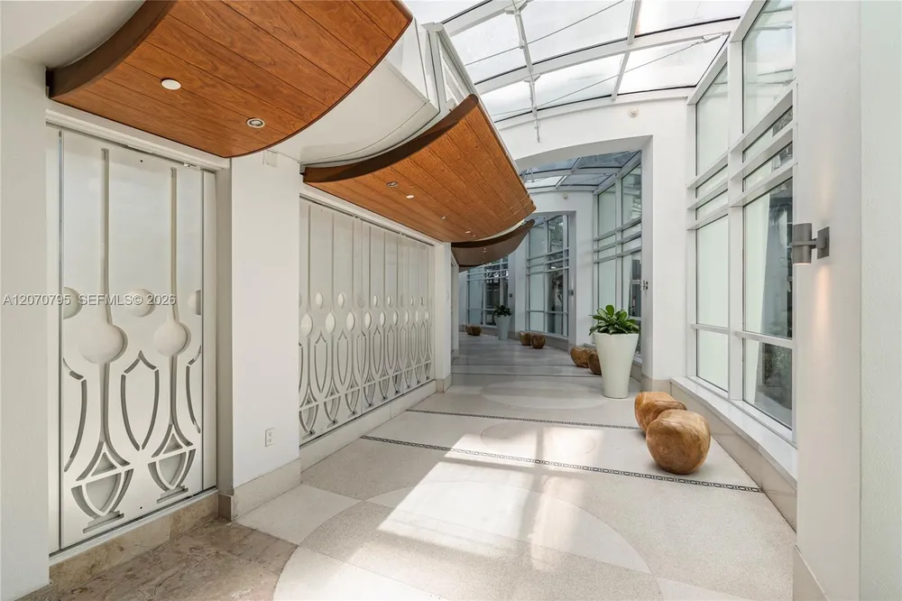 4401 Collins Ave, Miami Beach, FL 33140
