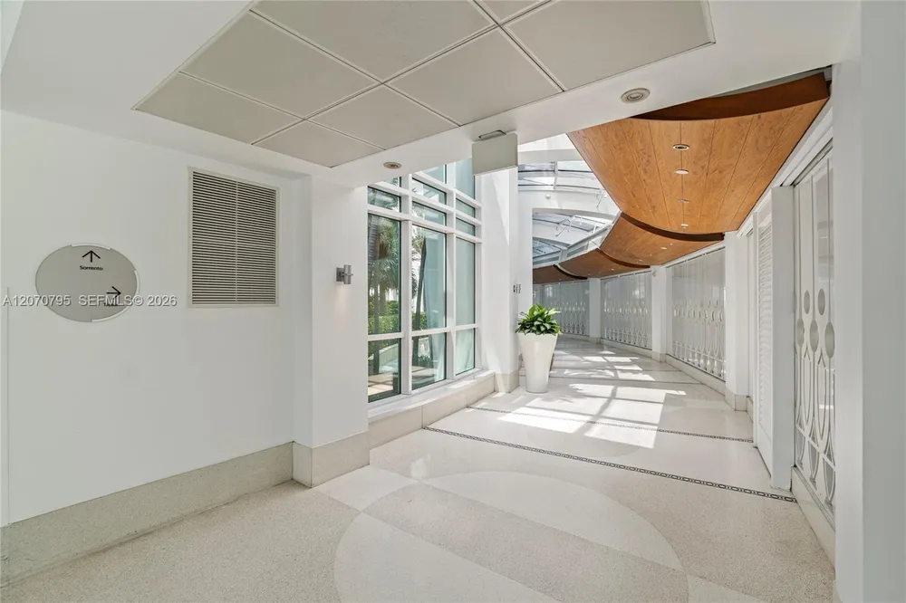 4401 Collins Ave, Miami Beach, FL 33140