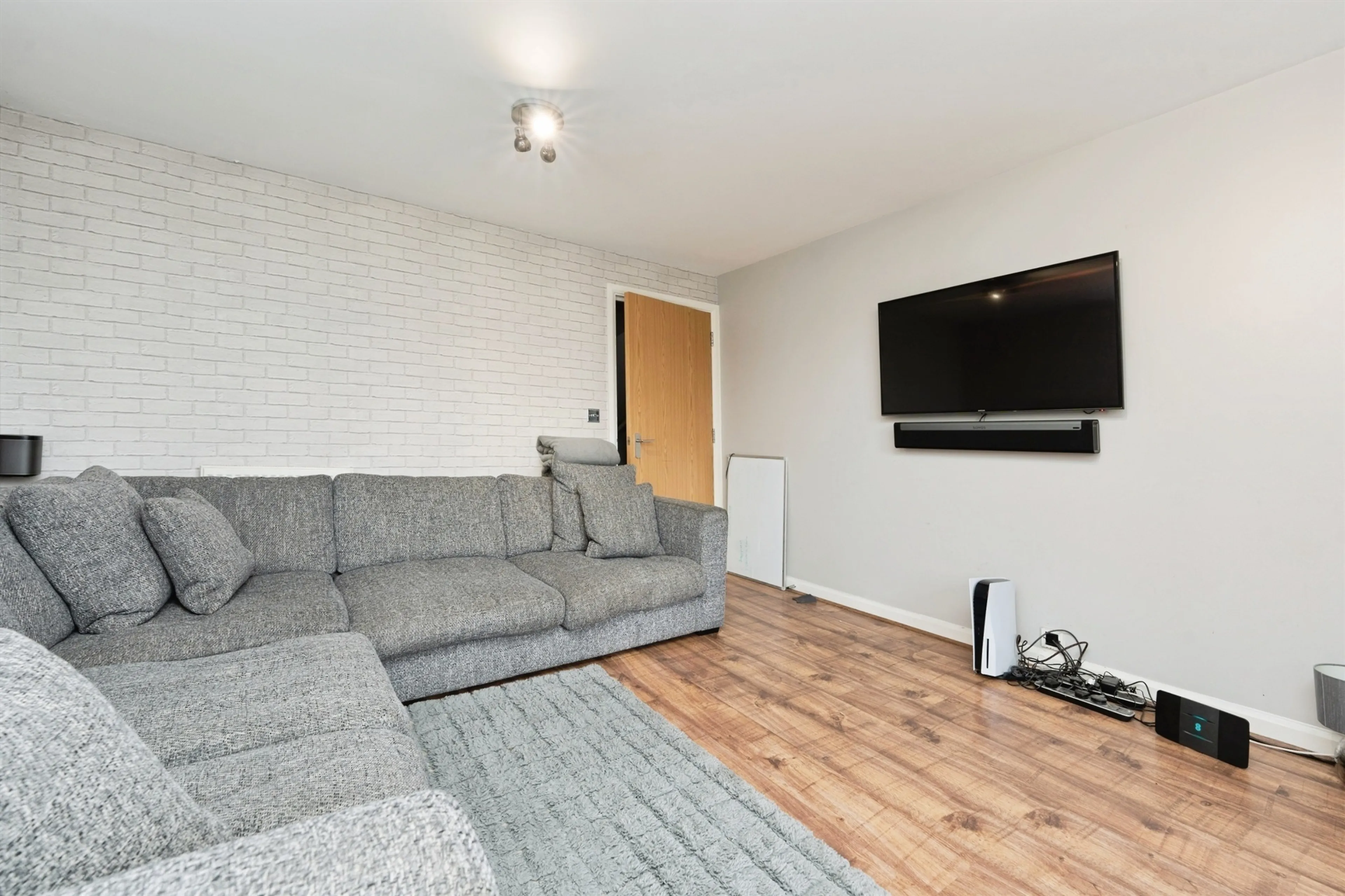Property at Metropolitan Station Approach, Watford