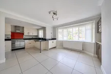 Pinewood Avenue, Sevenoaks, TN14 photo 2