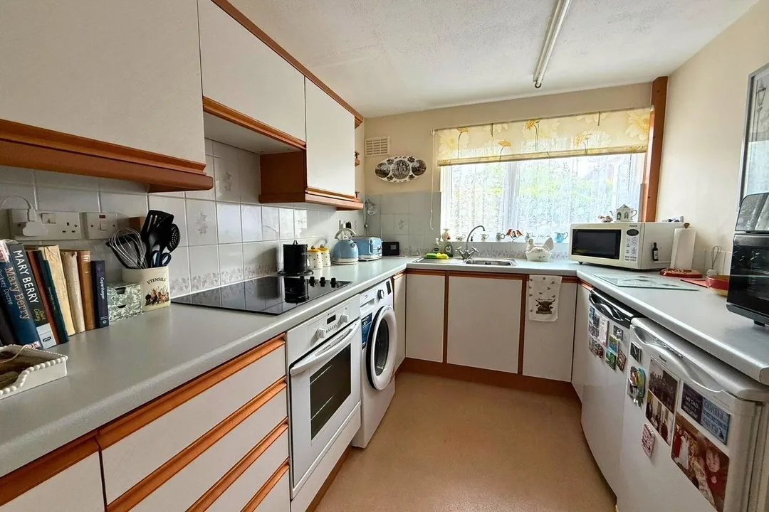 https://mr0.homeflow-assets.co.uk/files/photo/image/48295/6716/_x_/TOP260229_06.jpg