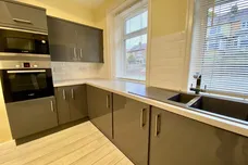 Penistone Road, Kirkburton, HUDDERSFIELD
