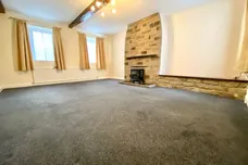 Penistone Road, Kirkburton, HUDDERSFIELD