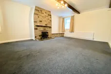 Penistone Road, Kirkburton, HUDDERSFIELD
