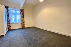 Penistone Road, Kirkburton, HUDDERSFIELD