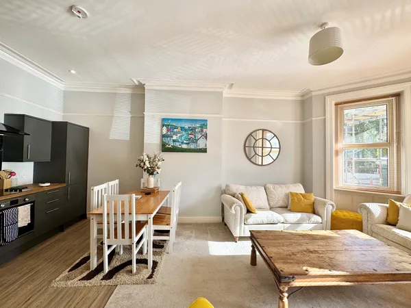Warwick Glen, Bournemouth BH2