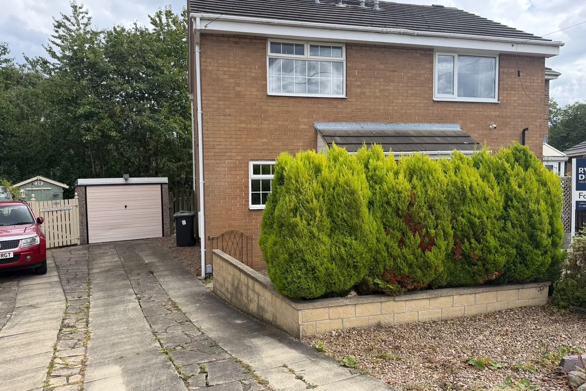 Woodlands Close, HUDDERSFIELD