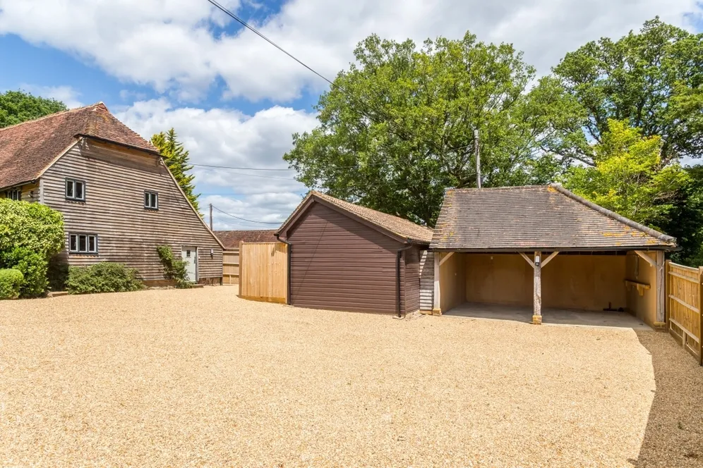 Billingshurst RH14 photo 11