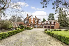 Hollybush Hill Stoke Poges SL2 photo 11