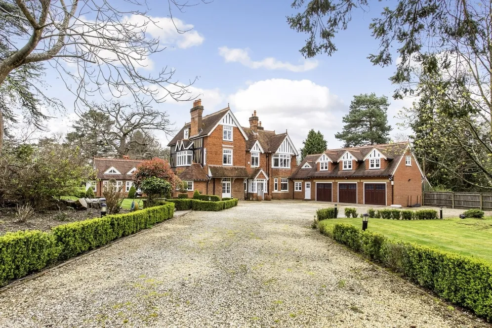 Hollybush Hill Stoke Poges SL2 photo 11