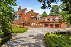 Hollybush Hill Stoke Poges SL2 photo 21