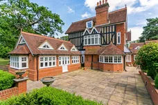 Hollybush Hill Stoke Poges SL2 photo 27