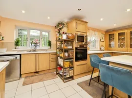 Hall Rise, Bramhope, Leeds thumb 2