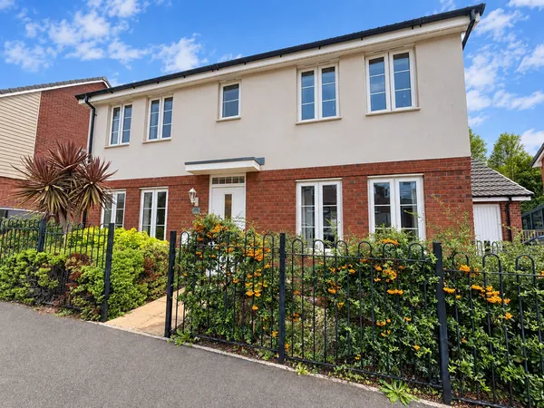 Mulligan Drive, Newcourt