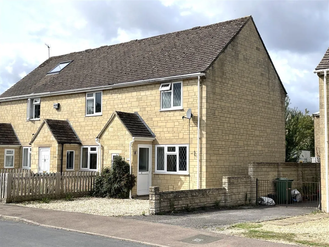 https://mr0.homeflow-assets.co.uk/files/photo/image/48312/0443/_x_/Dd7vslo1HEy1pzSHn0DzAA.jpg