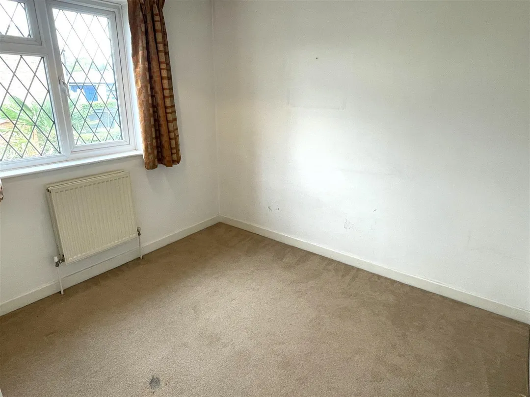 https://mr0.homeflow-assets.co.uk/files/photo/image/48312/0453/_x_/6leg76HVPUC3qTOvq-7AJg.jpg