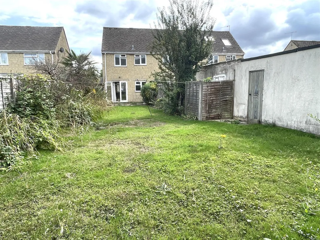 https://mr0.homeflow-assets.co.uk/files/photo/image/48312/0455/_x_/xnS6e1UbuU-0e86_ZCC4Cw.jpg