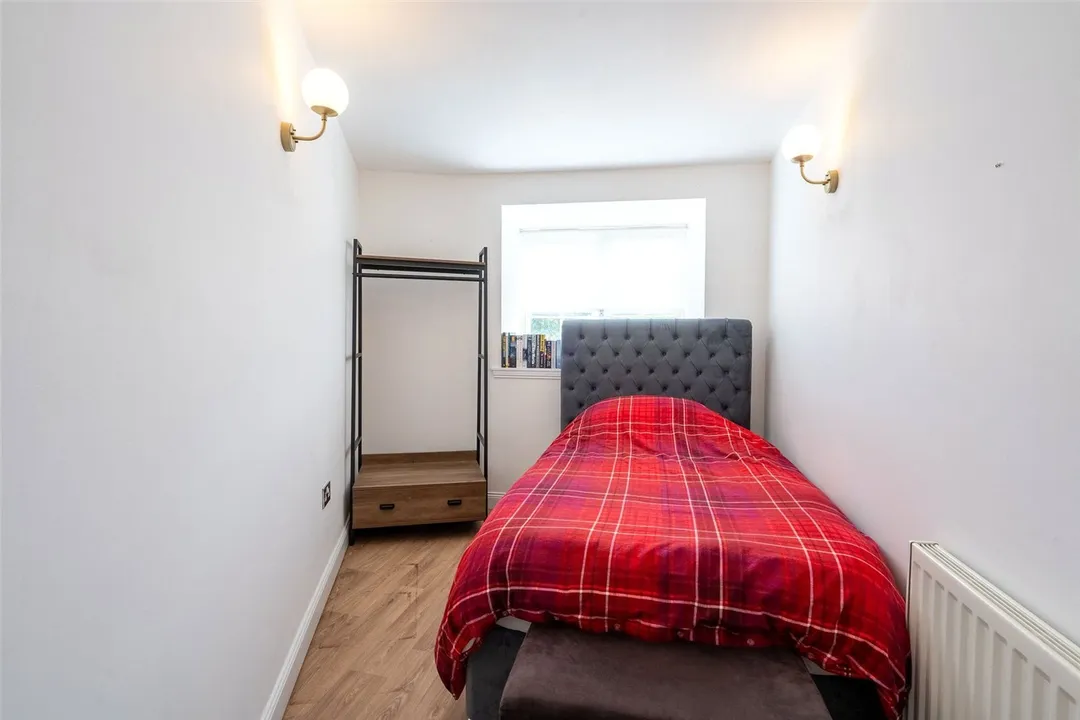 https://mr0.homeflow-assets.co.uk/files/photo/image/48313/7719/_x_/PAT250345_16.jpg