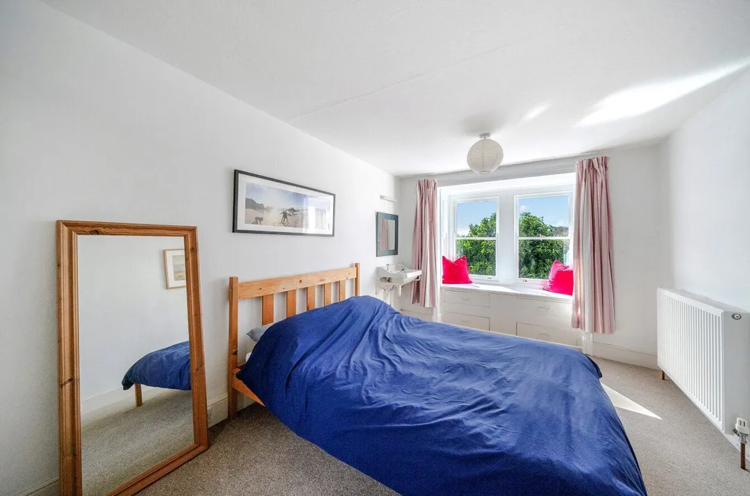 https://mr0.homeflow-assets.co.uk/files/photo/image/48315/6231/_x_/NEW250067_15.jpg