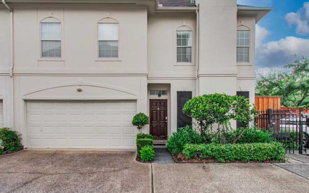 2214 W Holcombe Blvd, Houston, TX 77030
