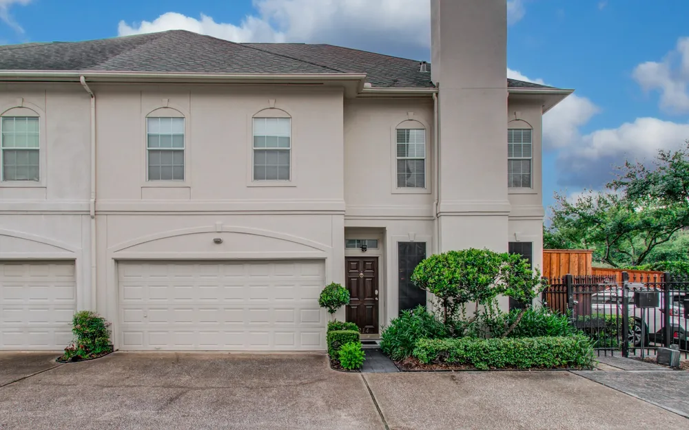 2214 W Holcombe Blvd, Houston, TX 77030