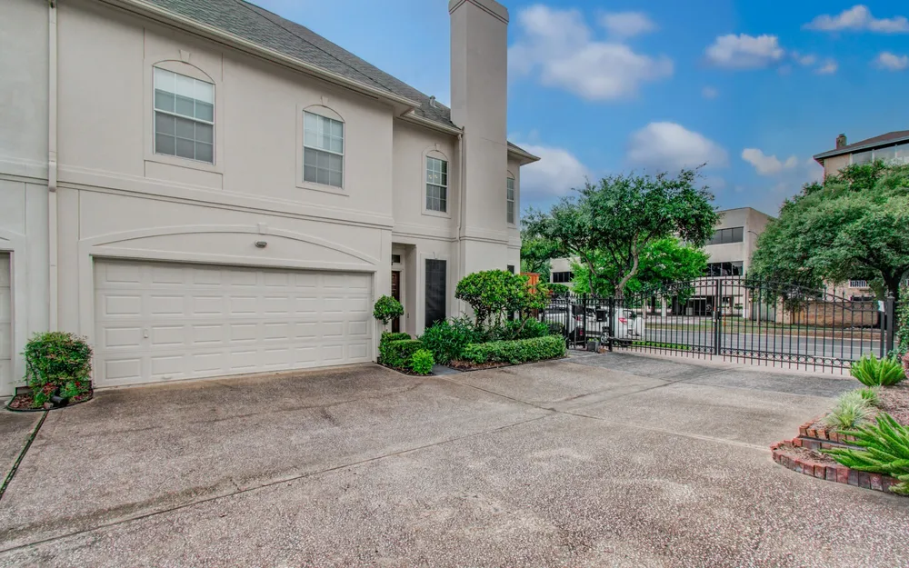 2214 W Holcombe Blvd, Houston, TX 77030