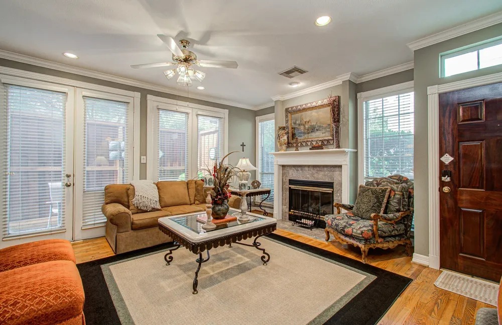 2214 W Holcombe Blvd, Houston, TX 77030