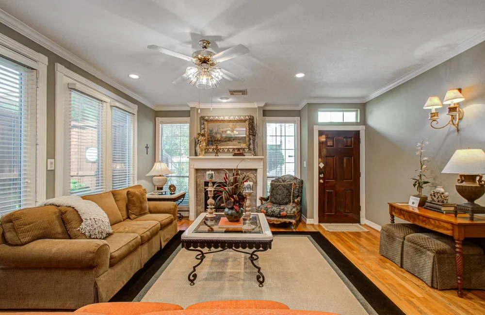 2214 W Holcombe Blvd, Houston, TX 77030
