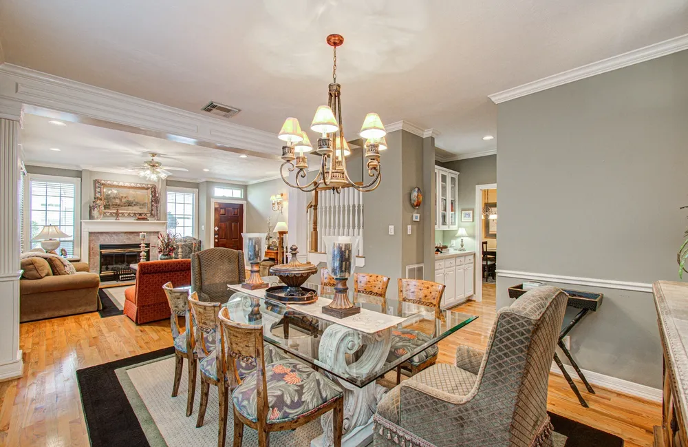 2214 W Holcombe Blvd, Houston, TX 77030