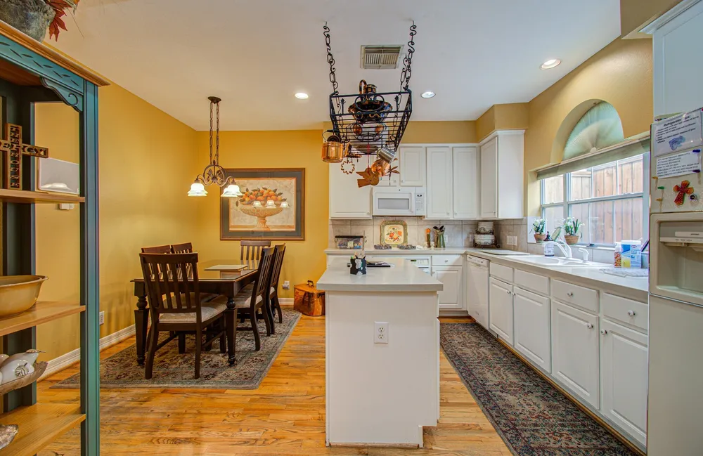 2214 W Holcombe Blvd, Houston, TX 77030