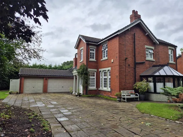 Parkfields Lane, Fearnhead, Warringto...