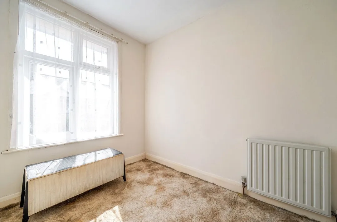 https://mr0.homeflow-assets.co.uk/files/photo/image/48317/8682/_x_/TOP220355_26.jpg
