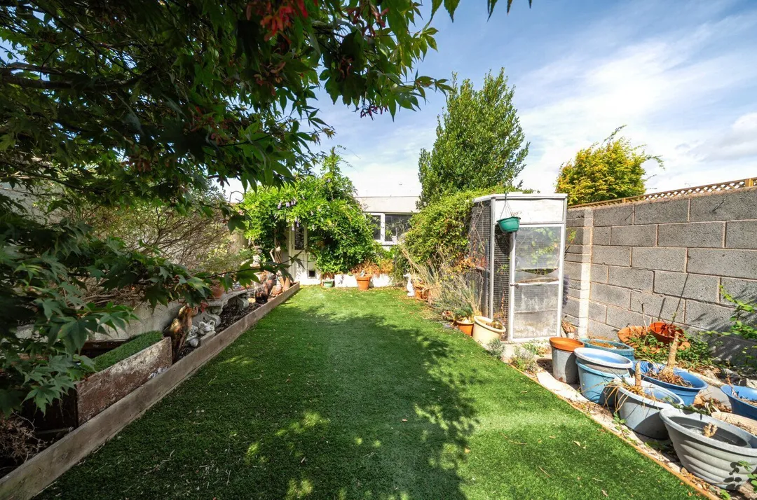 https://mr0.homeflow-assets.co.uk/files/photo/image/48317/8688/_x_/TOP220355_08.jpg