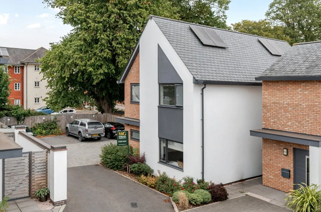 https://mr0.homeflow-assets.co.uk/files/photo/image/48318/4382/_x_/NEW240416_05.jpg