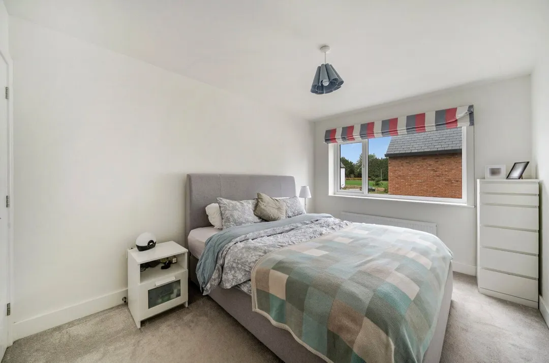 https://mr0.homeflow-assets.co.uk/files/photo/image/48318/4465/_x_/NEW240416_31.jpg