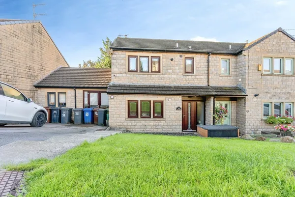 Barn Field Close, Colne, Lancashire, BB8