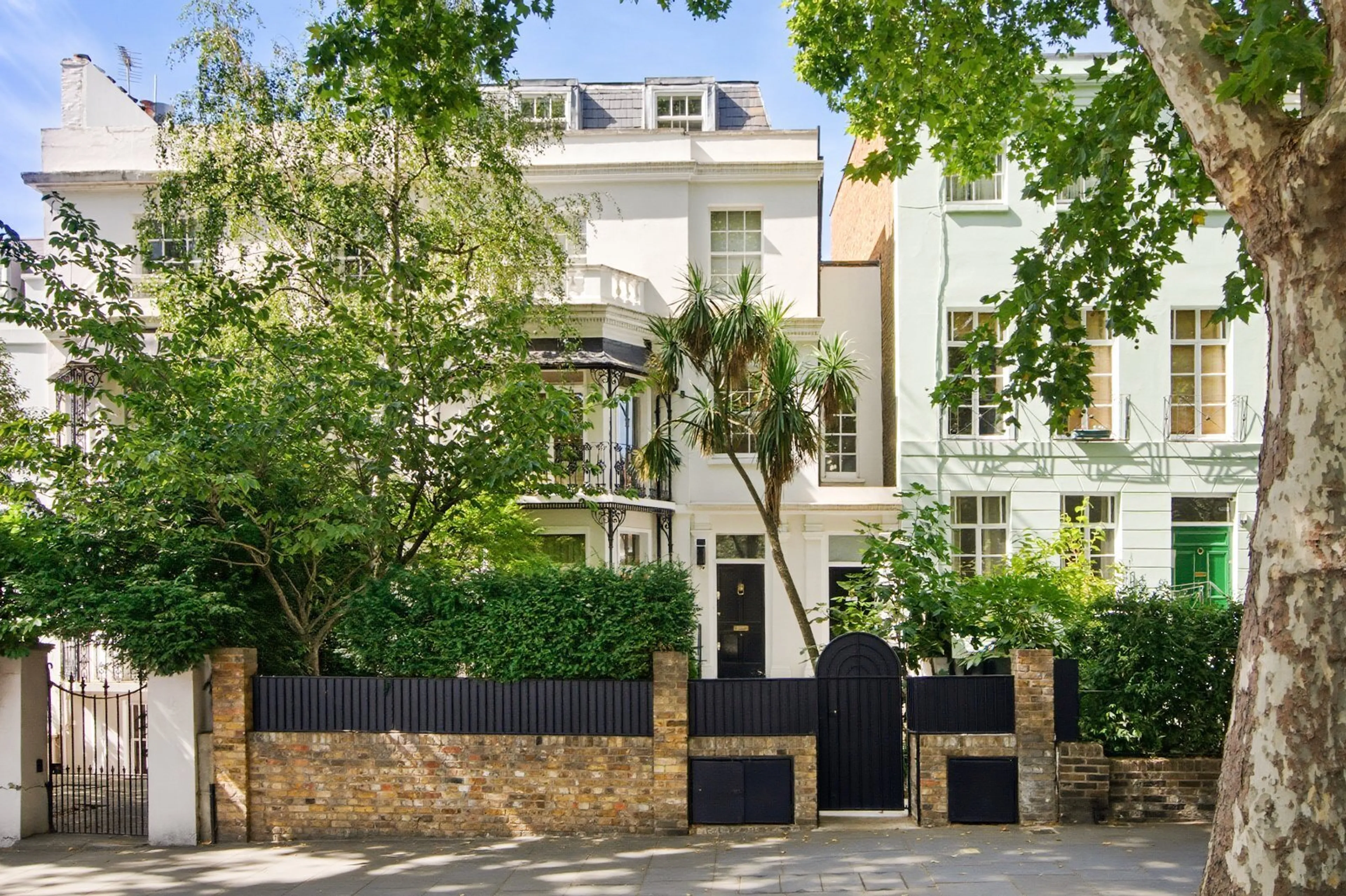 Property at Holland Park Avenue, Holland Park, London, W11