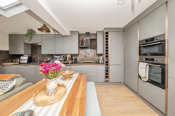 Broomfield Crescent, COLCHESTER, Esse...