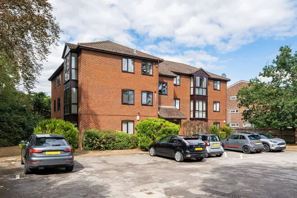 Castle Road, Weybridge, KT13 photo 1