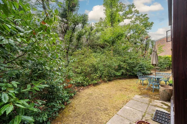 Castle Road, Weybridge, KT13 photo 2