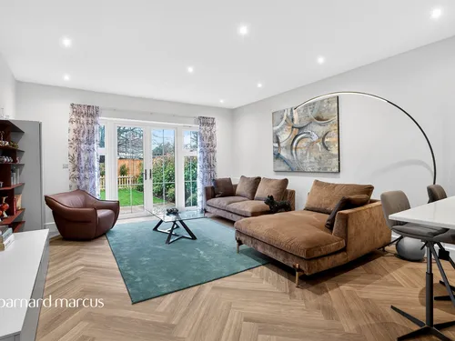 Chase Side, London, N14photo