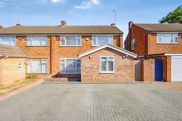 Stanmore Crescent, Luton, Bedfordshir...