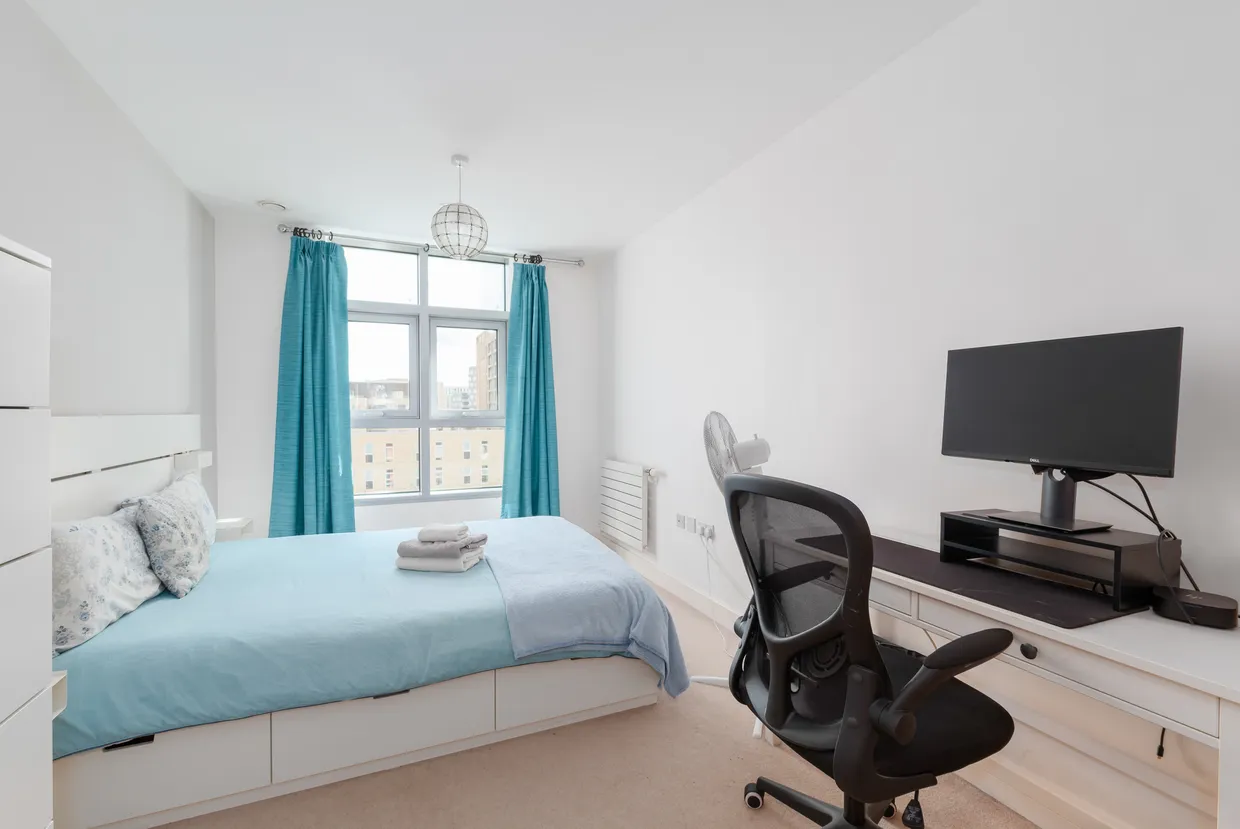 Barking Road, London, E16 photo 5