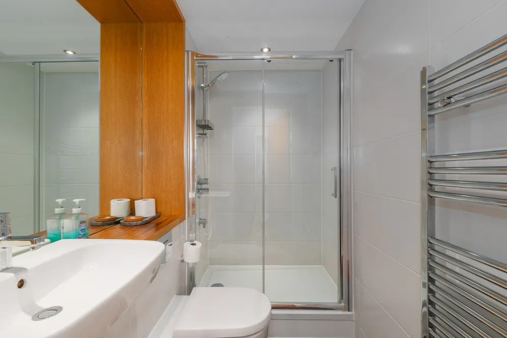 Barking Road, London, E16 photo 6