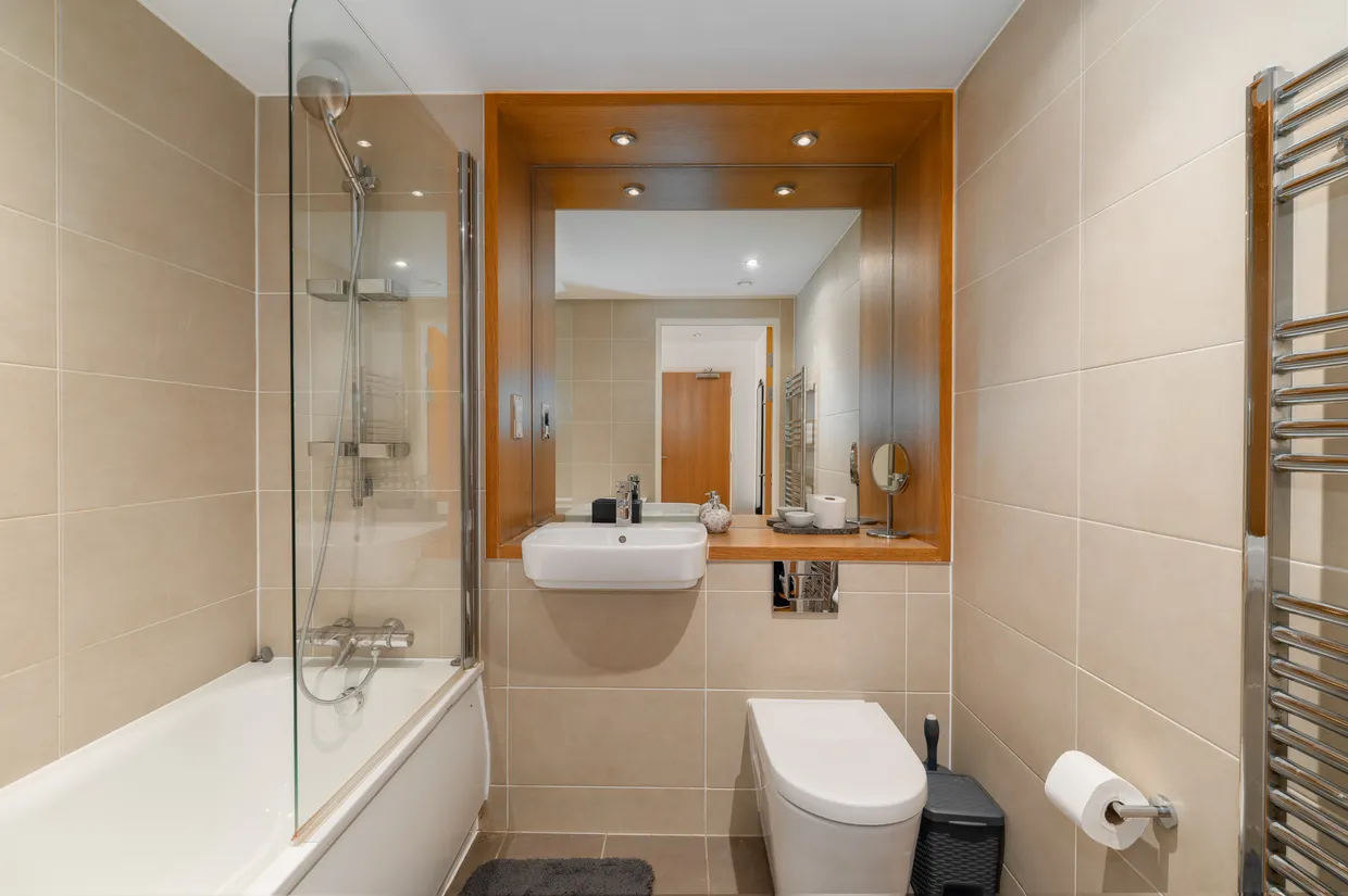 Barking Road, London, E16 photo 8