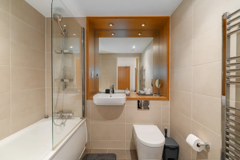 Barking Road, London, E16 photo 8