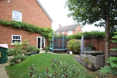 Runnymede Drive, Odiham, RG29 photo 4