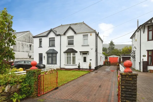 Pontardawe Road, Clydach, Swansea, SA6
